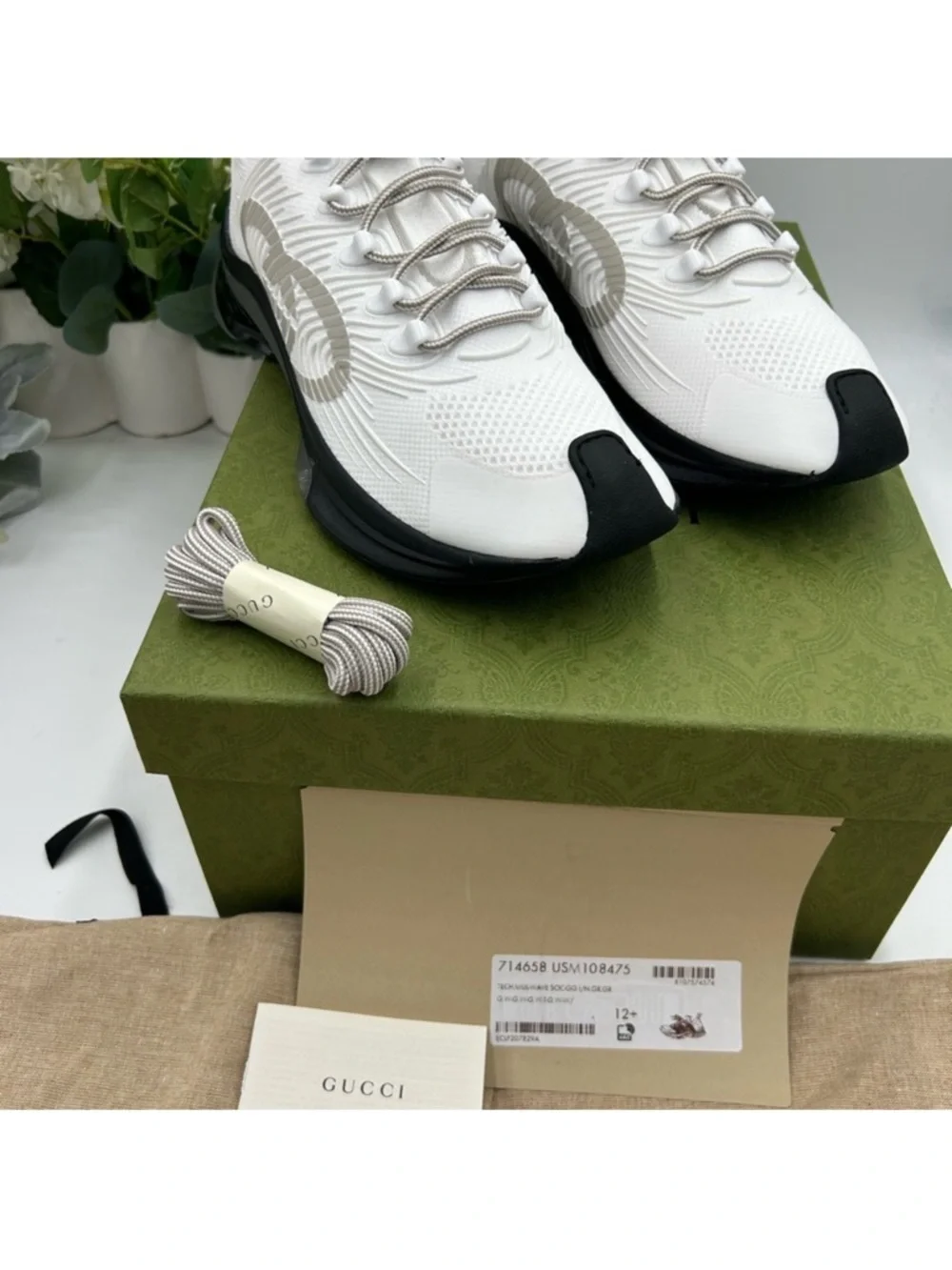 Men’s Gucci run white/gray/black sneakers size 12.5 made in Italy